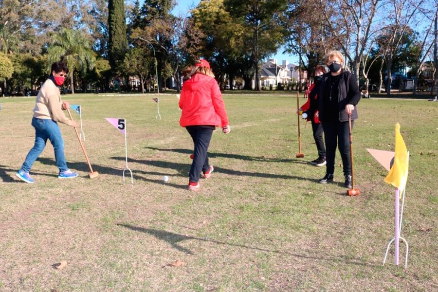 Adultos Mayores reinician actividades de Golf Croquet
