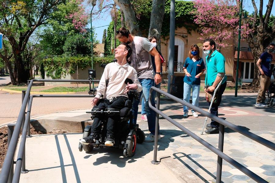 Personas con discapacidad aprobaron las rampas construidas