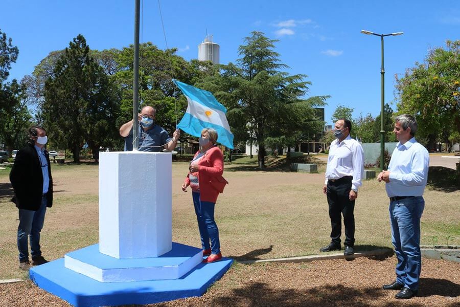 Se conmemoro el primer izamiento de la Bandera Argentina en Malvinas