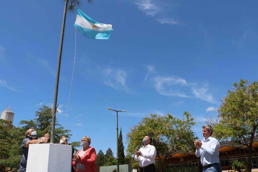 Se conmemoro el primer izamiento de la Bandera Argentina en Malvinas