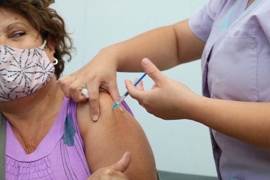 Se completan esquemas del calendario de vacunación en Colón
