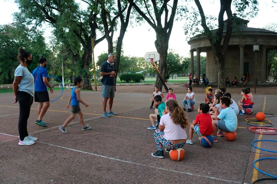 Se desarrollan numerosas actividades deportivas y recreativas municipales en Colón