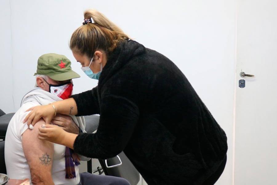 La Municipalidad de Colón lleva aplicadas más de mil vacunas con el equipo de Salud