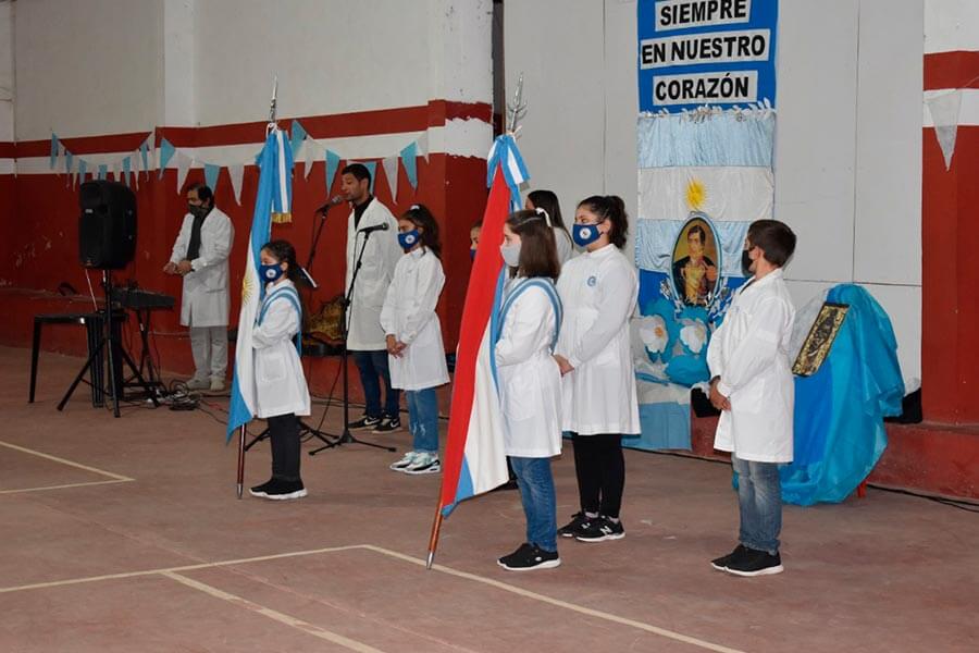 Alumnos de la Escuela 82 prometieron Lealtad a la Bandera Argentina
