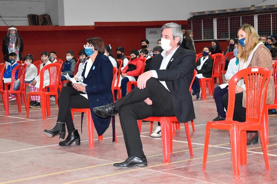 Alumnos de la Escuela 82 prometieron Lealtad a la Bandera Argentina