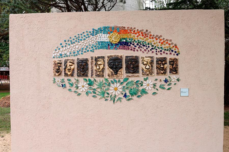 Se instaló un mural en la plaza de los Derechos Humanos de Colón