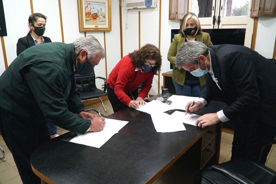 Se firmó un convenio entre la Escuela Normal y la Municipalidad de Colón
