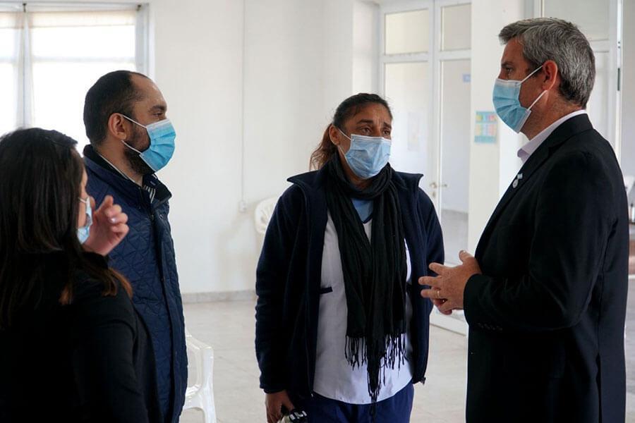 José Luis Walser visitó el CIC para saludar a las vacunadoras en su día