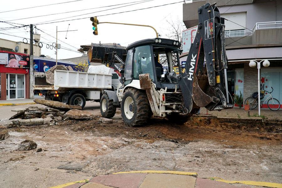 Siguen los trabajos de reparación y reconstrucción en Avenida Presidente Perón