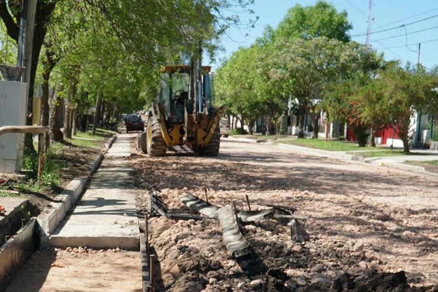 La Municipalidad de Colón ejecuta obras de agua, cloacas, cordón cuneta y enripiado