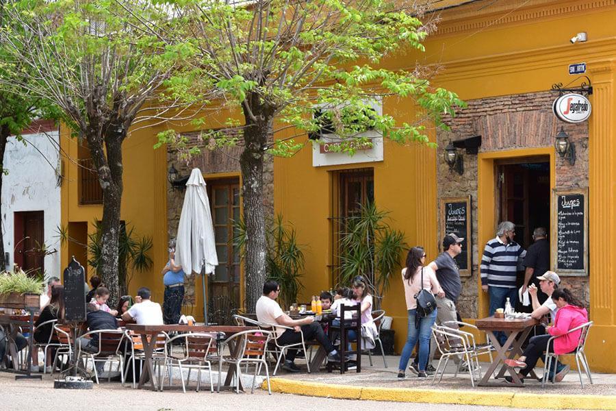 Turistas y vecinos disfrutan del fin de semana largo en Colón
