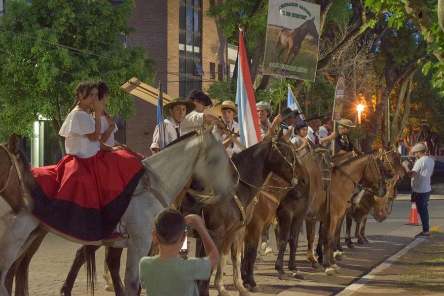 Colón celebró con un desfile el Día de la Tradición