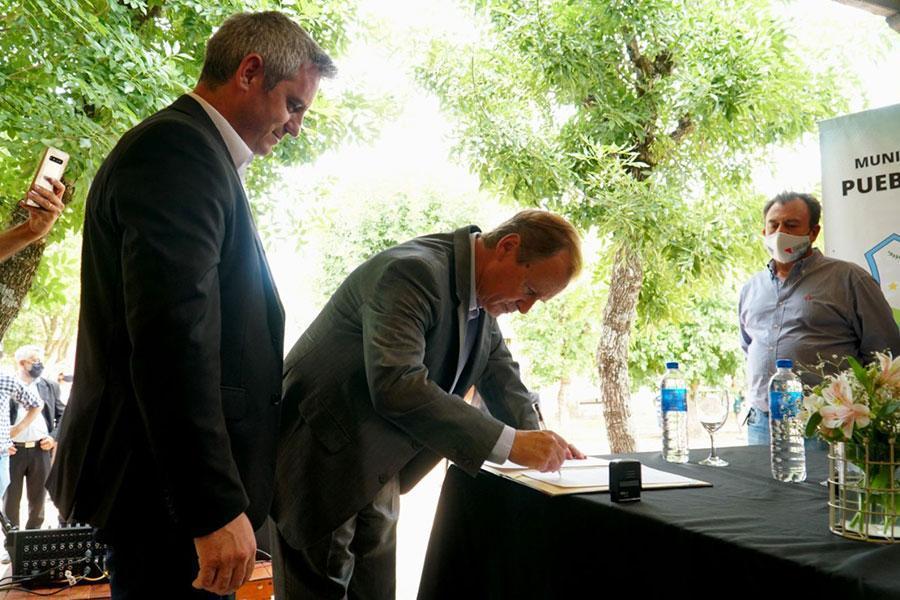 El Intendente de Colón firmó con el Gobernador Bordet el convenio por la segunda etapa del asfaltado de Ferrari
