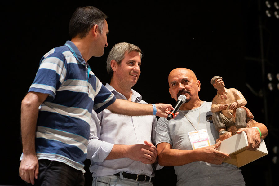 Carlos Moreyra, el “Domador del Fuego” que homenajeó a Hugo Da Silva en la Artesanía