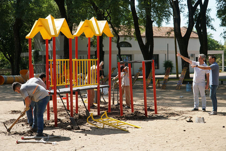 Se renueva y moderniza el espacio de juegos infantiles del Parque Quirós