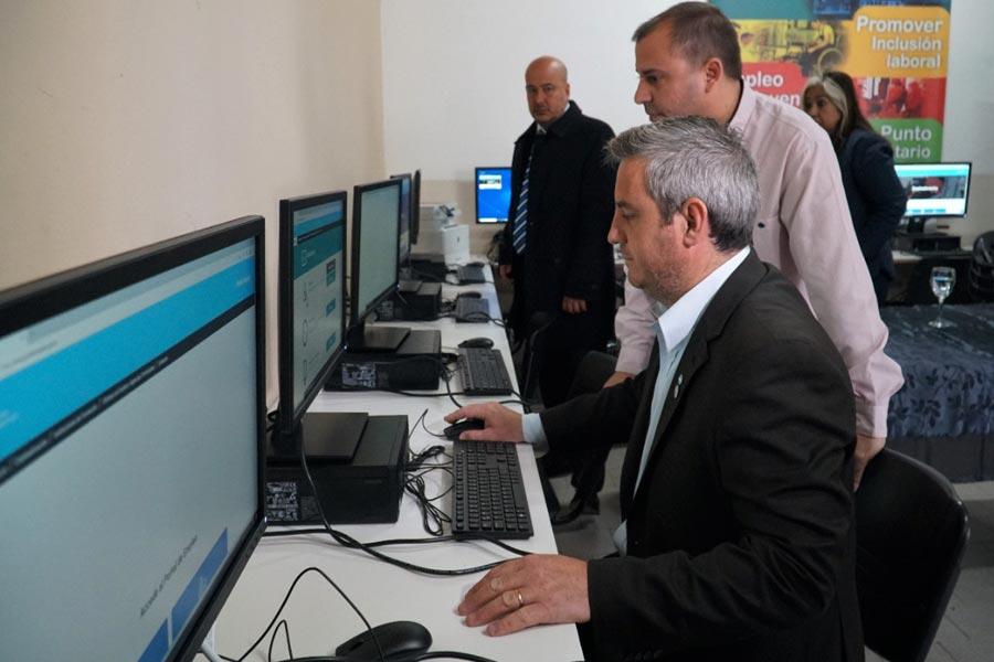 Fue inaugurada en Colón la primera aula de informática de la región