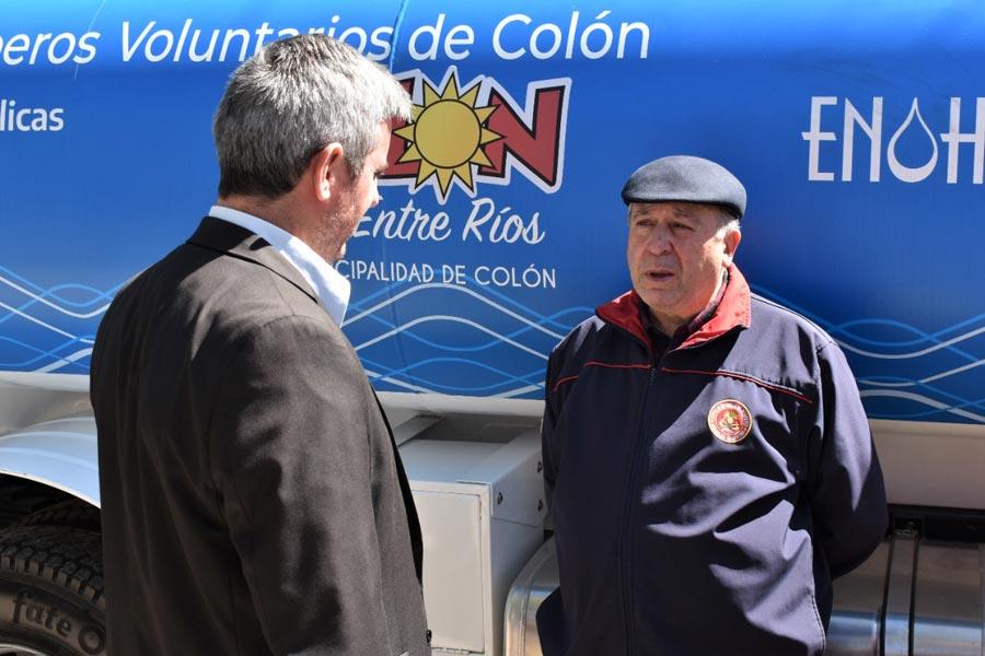 El Municipio de Colón recibió un camión cisterna para los Bomberos Voluntarios
