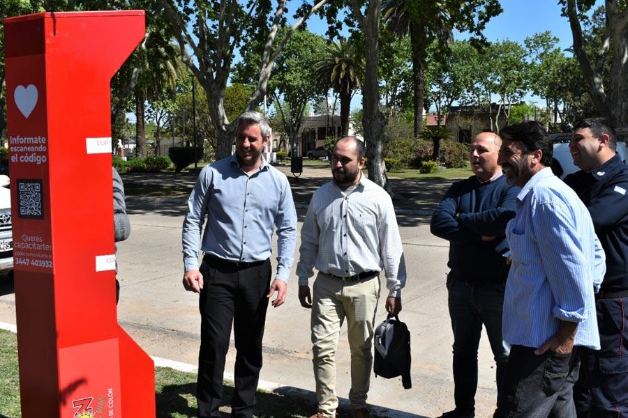 Se instalan los primeros desfibriladores en espacios públicos de Colón