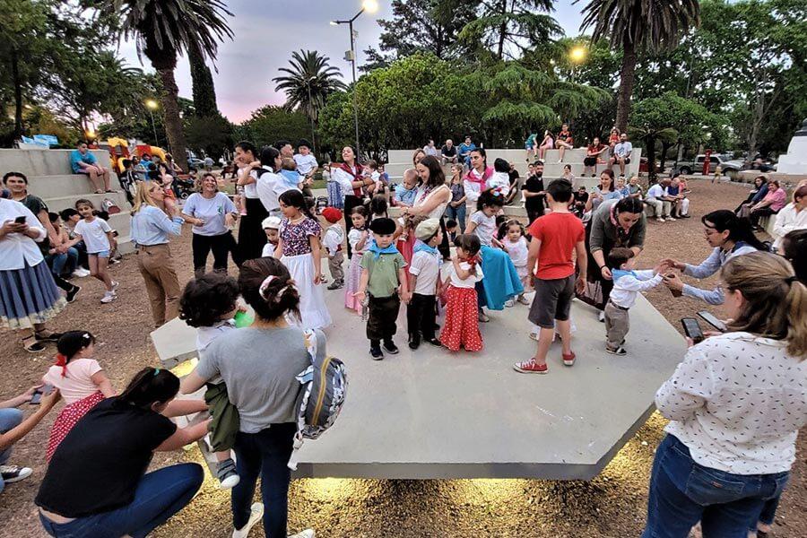 Día de la Tradición, instituciones de la ciudad se reunieron en el anfiteatro de la plaza Artigas