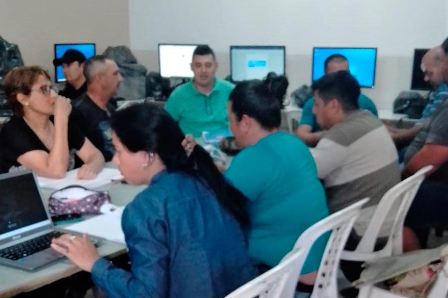 Empleados municipales de Colón participan de un programa educativo para terminar el secundario
