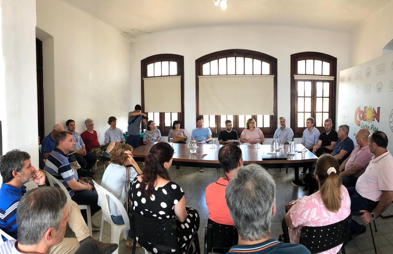 REUNION-CON-EL-SECRETARIO-DE-TURISMO-DE-ENTRE-RIOS-EN-COLON-23-12-2023-3