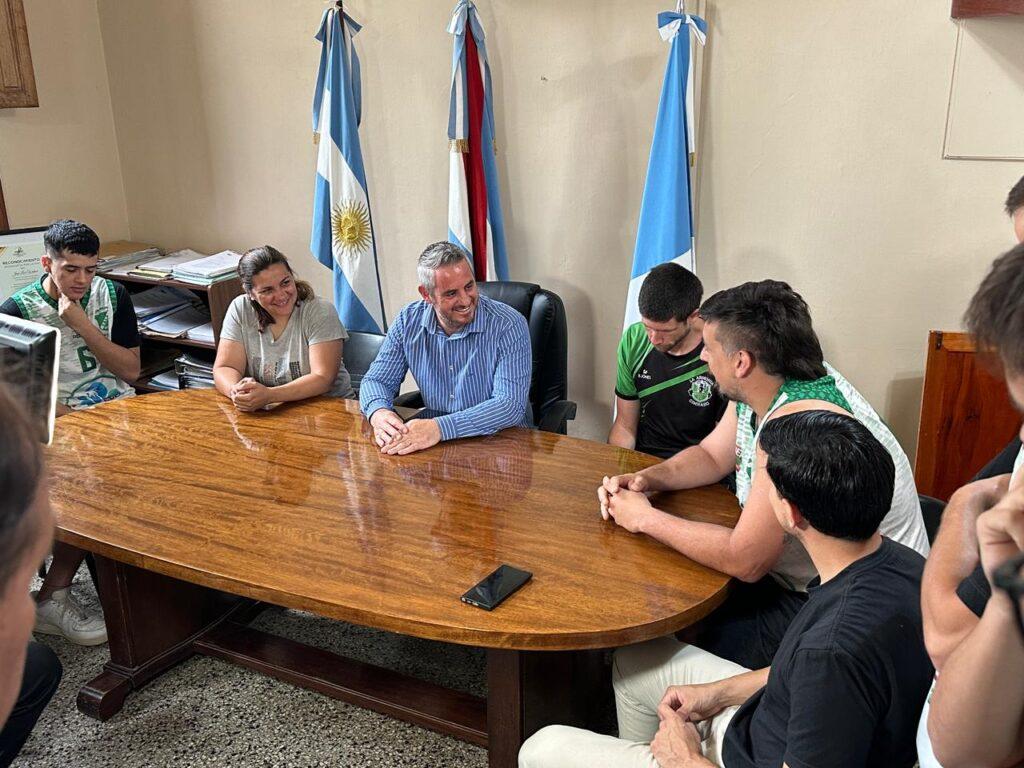 El Intendente José Luis Walser recibió al plantel de La Armonía tras el ascenso a la Liga Federal de Básquet