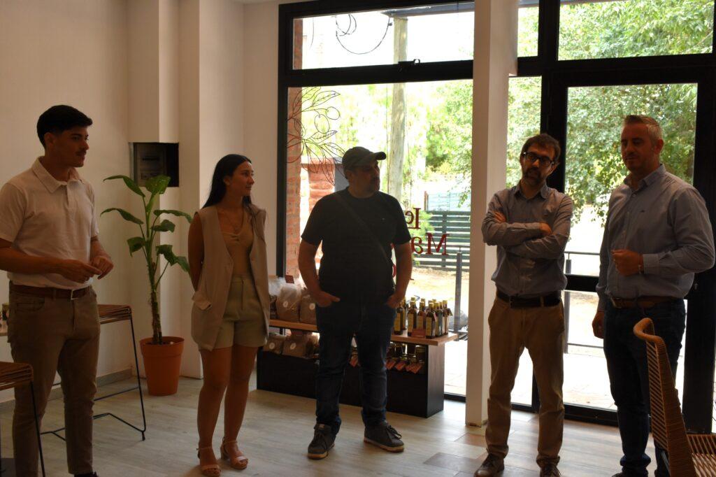 José Luis Walser visitó el nuevo emprendimiento “Le Marché Noyer” y ratificó el apoyo municipal al sector industrial y gastronómico