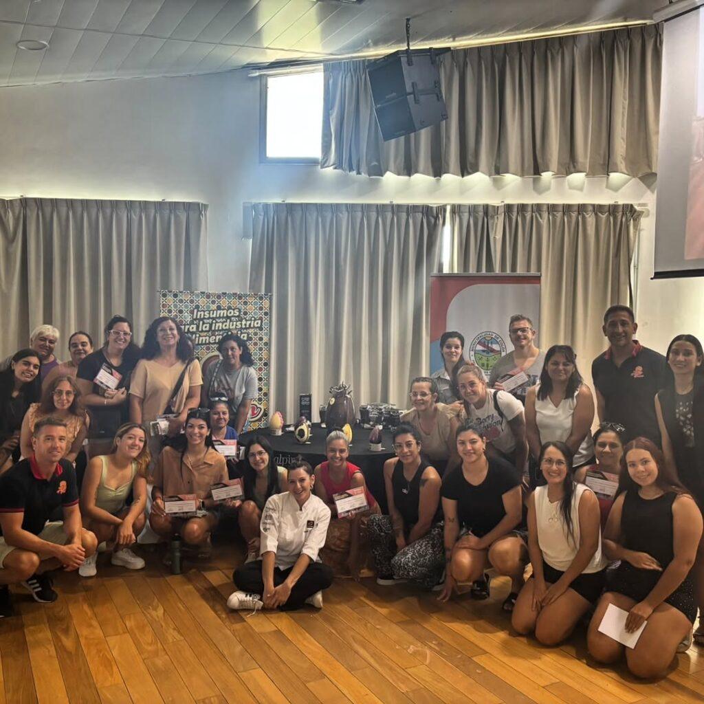 La Municipalidad de Colón impulsó el taller de capacitación “Rompé con el Molde” para emprendedores locales