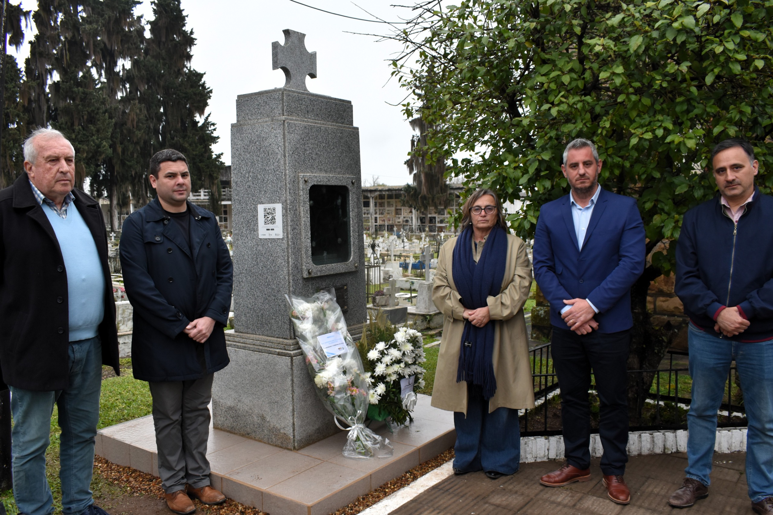 Colón Mayor Joins Floral Offering at San José Cemetery - News Directory 3